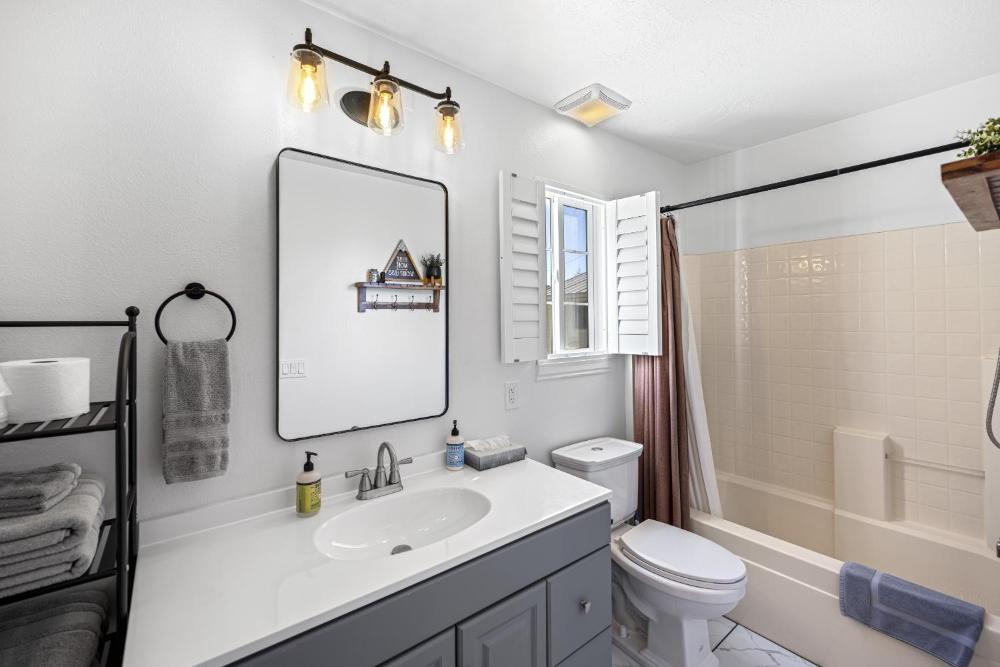 Quadruple Room with Shower interior